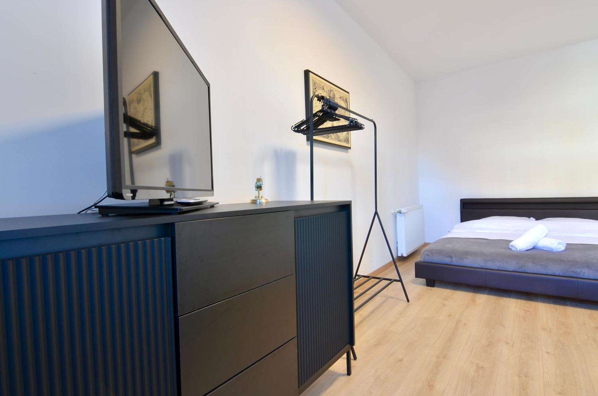 Luxurious & Spacious In The Heart Of *